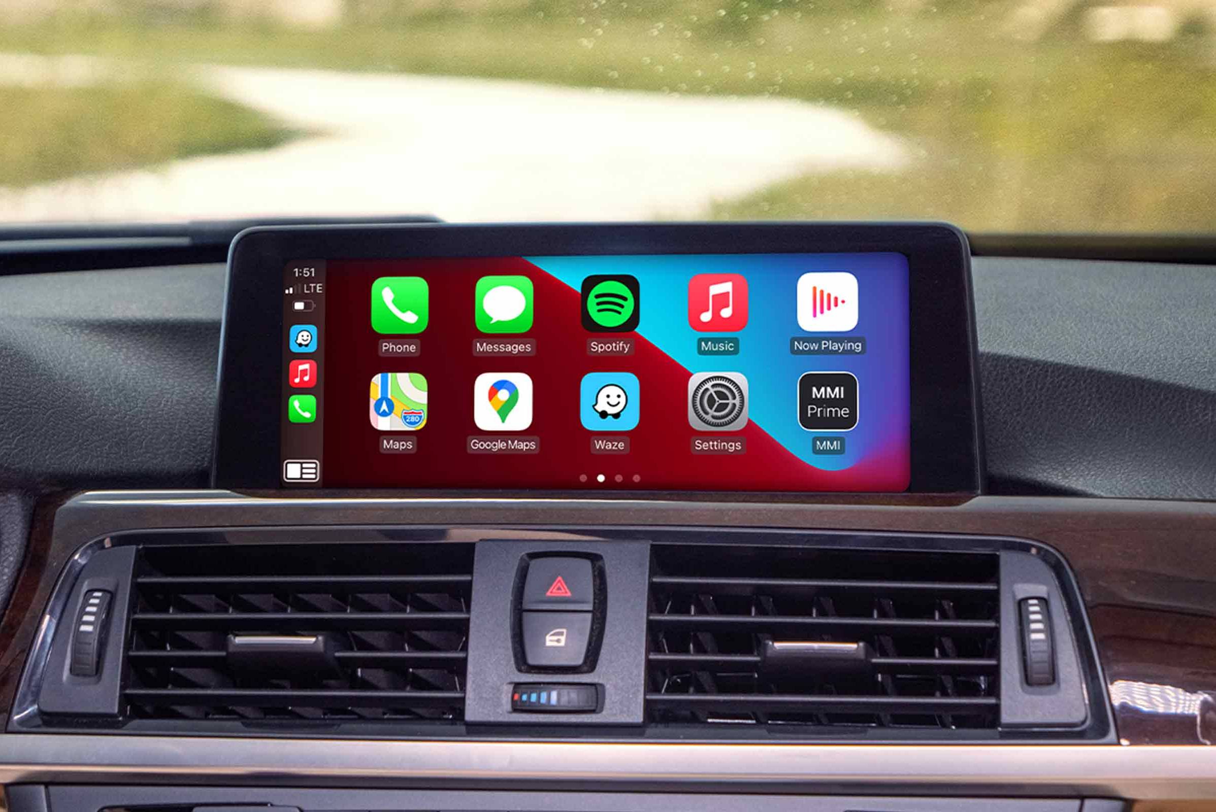 Apple CarPlay en tu coche por menos de 90 euros y sin instalación con esta  pantalla en oferta
